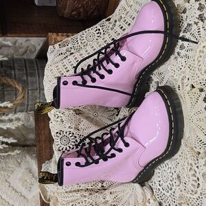 Dr. Martens Lamper Pale Pink Paten Boots Sz 6 NEW